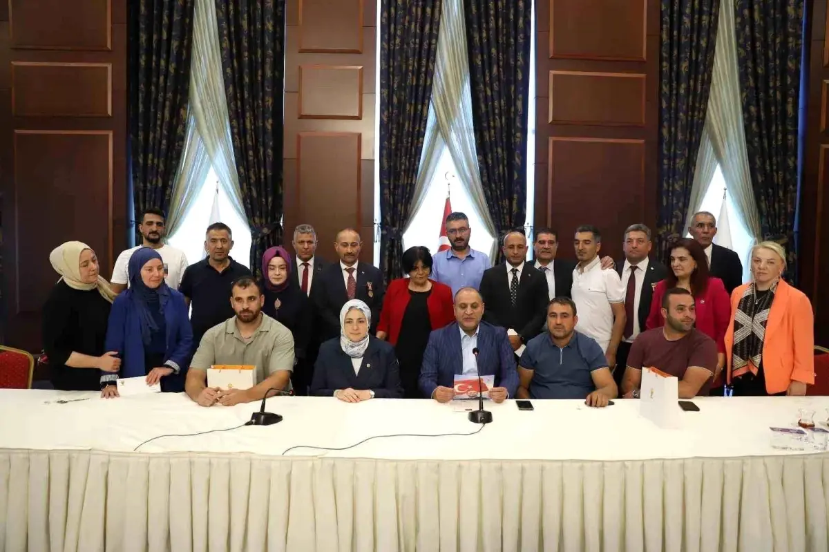 ak parti kadin kollari baskani ercan gazilerle bir araya geldi v1UCynTM