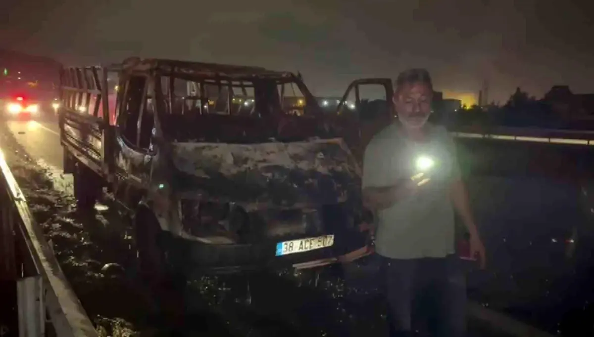 hatayda kamyonet yandi surucu tepki gosterdi PaRcCgu6