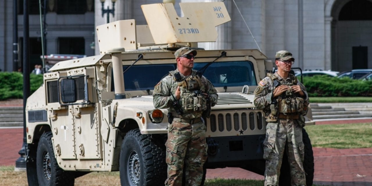 trump baltimorea ordu gondermek istedi halk sokaklara dokuldu uMD29tsC
