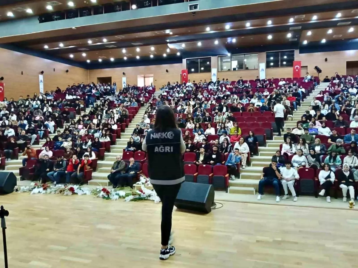 Ağrı’da Emniyet Müdürlüğü Öğrencileri Bilgilendirdi agrida emniyet mudurlugu ogrencileri bilgilendirdi rrnE9CFk