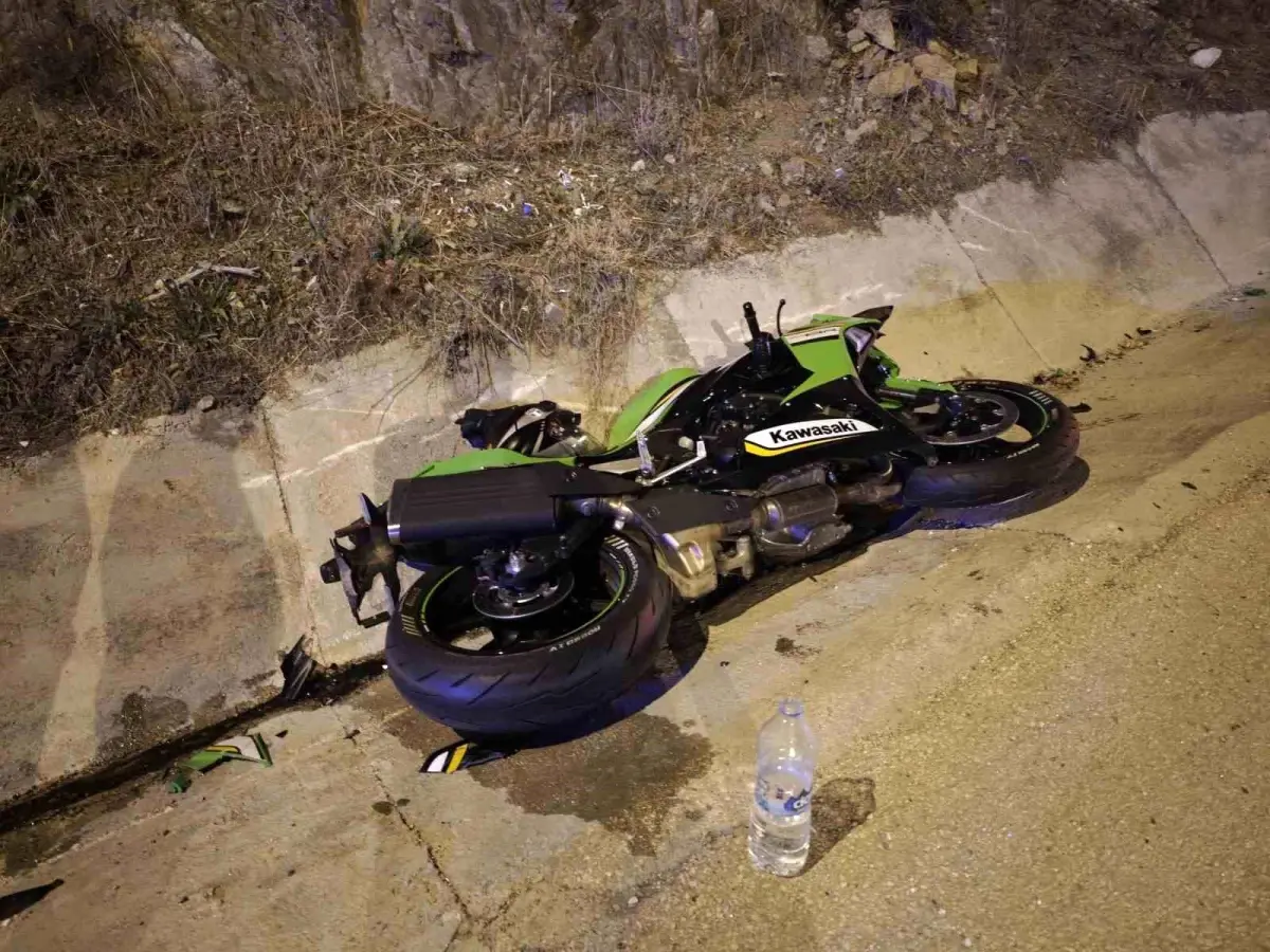 bilecikte motosiklet ile hafif ticari arac carpisti 1 yarali nVqH7cPg