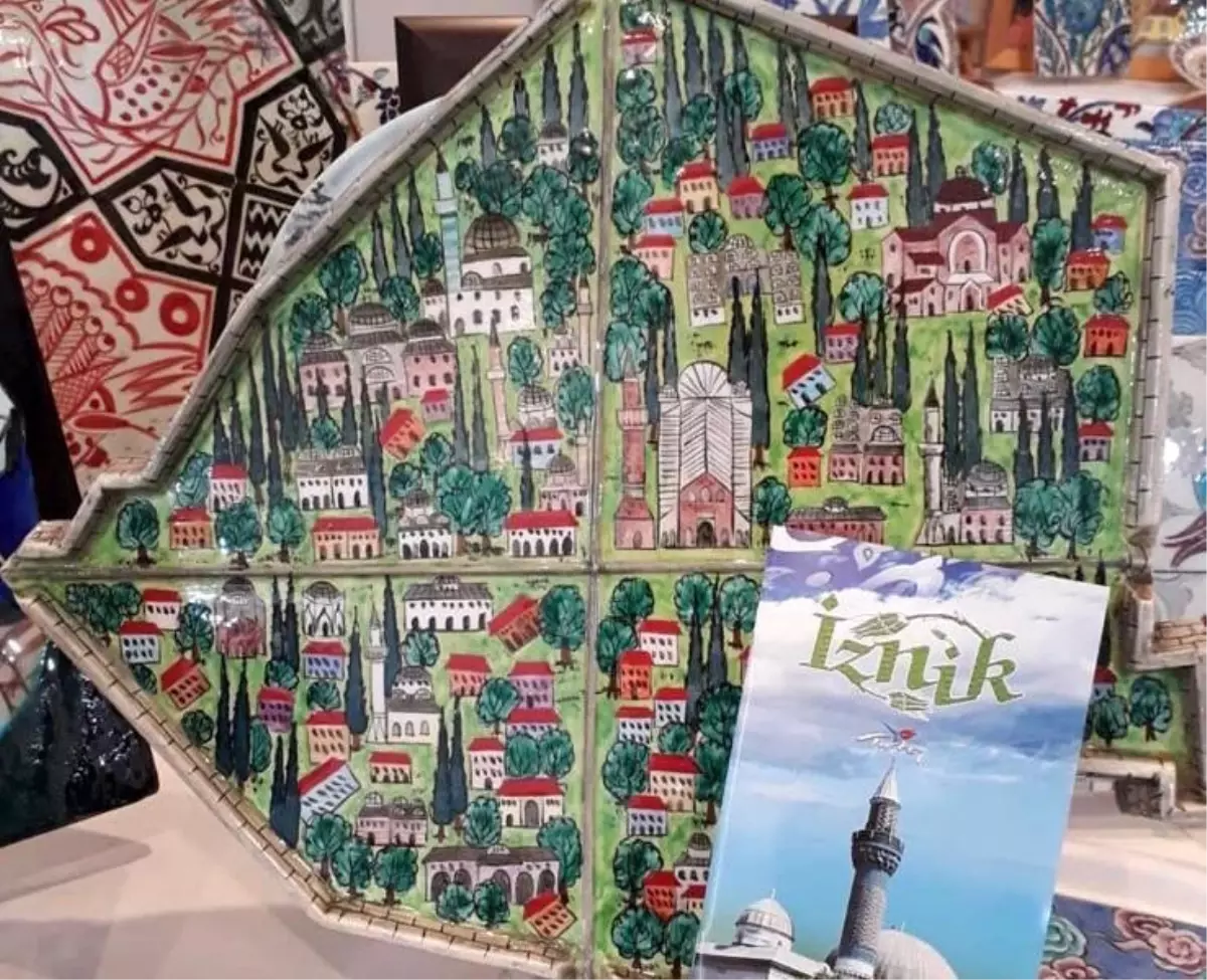 cini sanatcisi mesude kunen papa 14uncu leoya izniki resmettigi tabloyu hediye edecek dut171H8.jpg