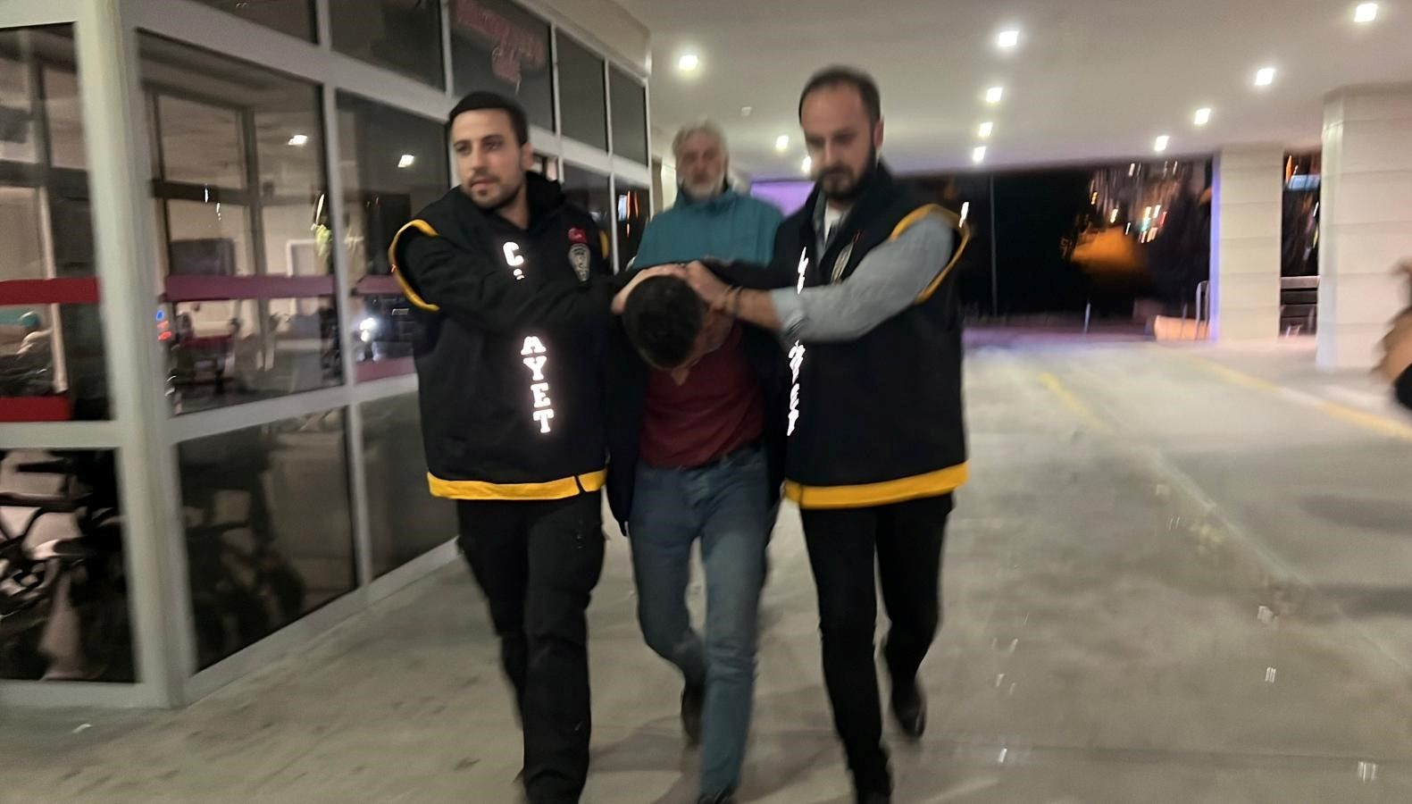 eski esini kucagindaki bebege ragmen bicaklamisti ormanda saklanirken yakalandi tIZNjm82