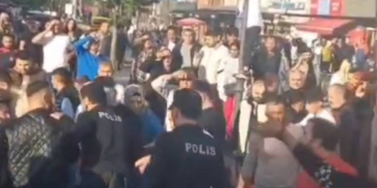 kiz ogrencileri taciz edip esnafa bicak cekmisti 18 yasindaki genc tutuklandi JvfZxgsw.jpg