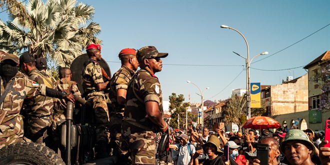 madagaskarda ordu yonetime el koydu GgDJdyVv.jpg