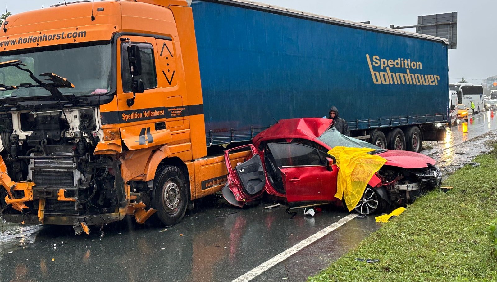 rizede katliam gibi kaza ayni otomobildeki 3 kisi oldu mu9ufXTs.jpg