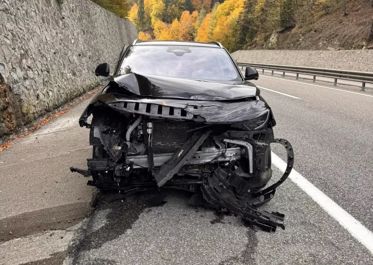 boluda elektrikli otomobil kazasi surucu yaralanmadi QTVqXG4G.jpg