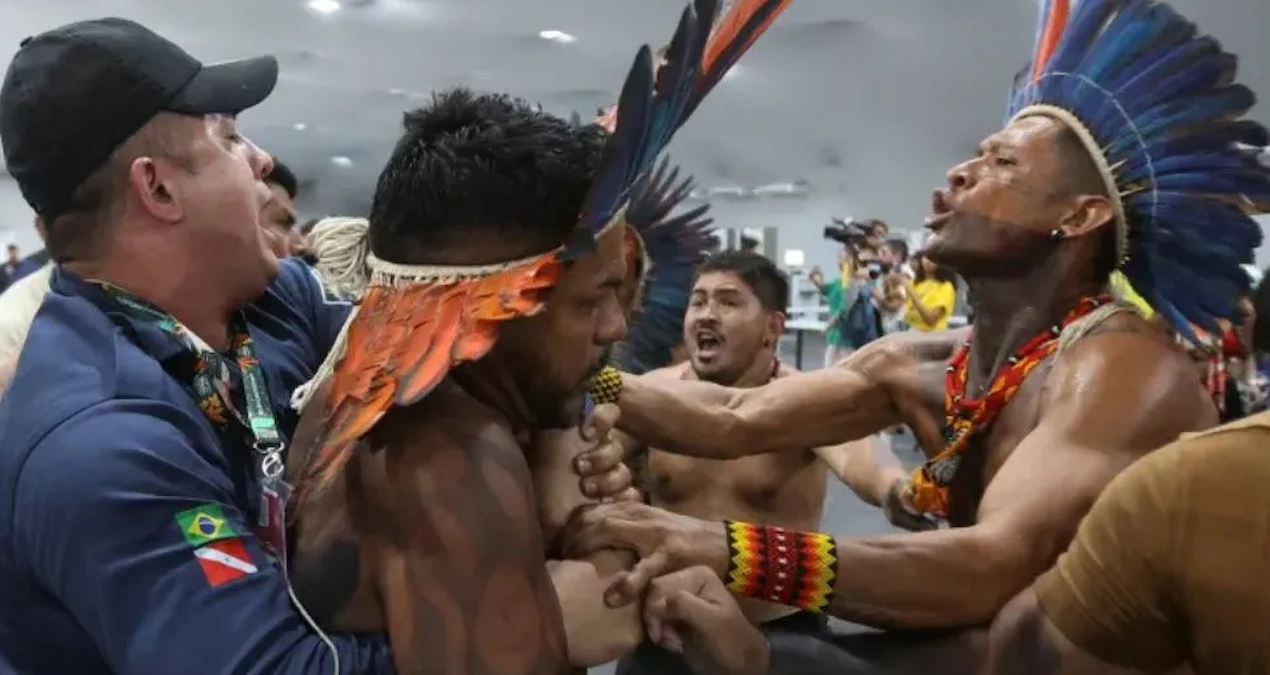 Brezilya’da binlerce kişi fosil yakıt kullanımını protesto etti