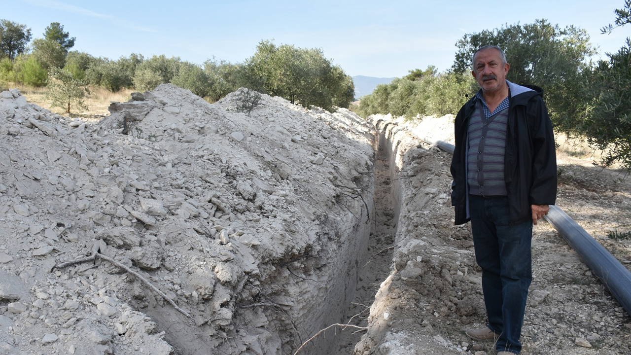 dsi emekli ogretmenin bahcesine 100 metrelik kanal acti bu eskiyalik baska bir sey degil h4lbkkyY.jpg