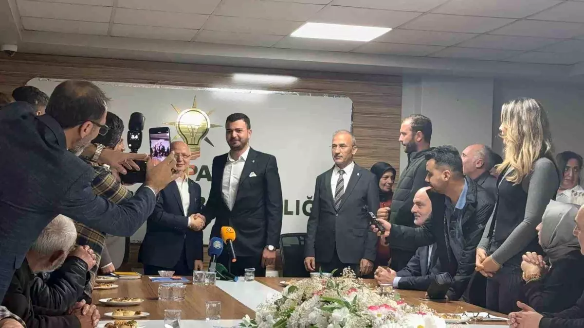 gemlikte ak partiye 800 yeni uye katildi 3j7hiamB.jpg