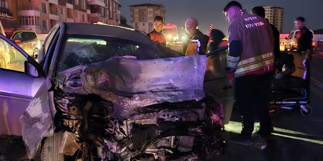 hatayda otomobil ile minibus carpisti cok sayida yarali var tvTsEKZd.jpg