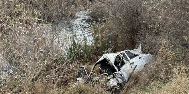 kahramanmarasta kopruden dusen otomobildeki 1 kisi oldu 82WfQeSk.jpg