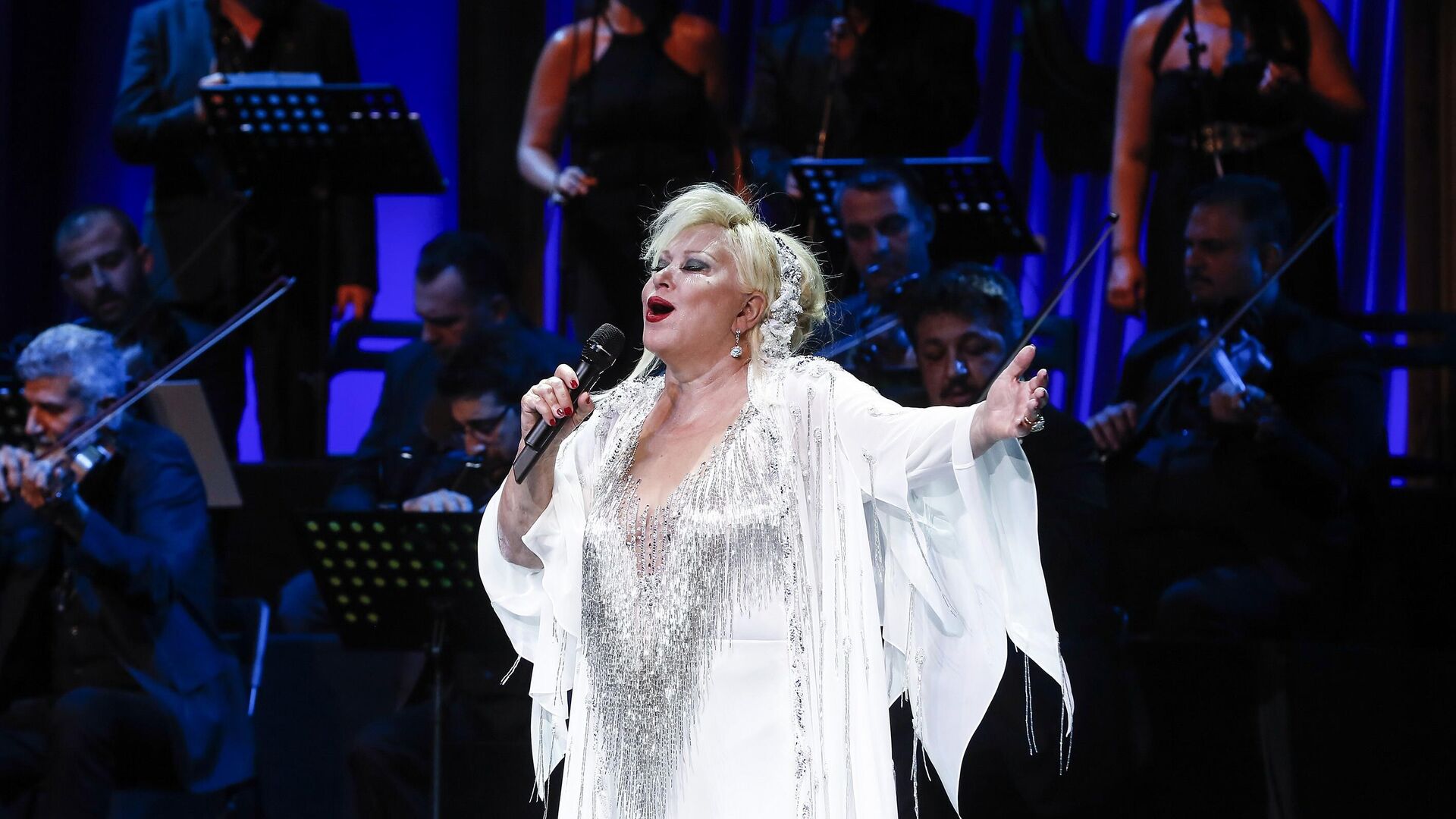 unlu sanatci kalp krizi gecirmisti yogun bakima alindi 4CdUEHld.jpg