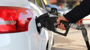 motorine-indirim-mi-geldi-23-nisan-2026-benzin-ve-motorin-ne-kadar-oldu-6YEbBiux