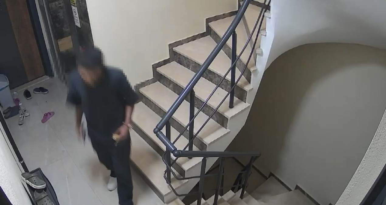 Apartmana girdi dairelerini teker teker sokup caldi tCxJ68Tm